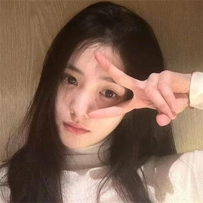 沙滩上的夏娃